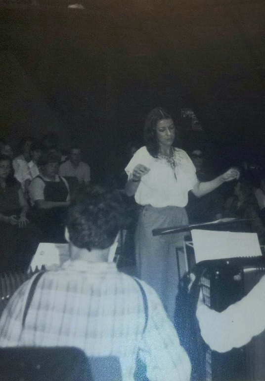 Myriam bonnin dirige l orchestre1